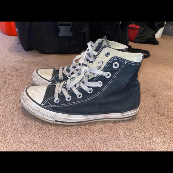 Black converse - Picture 3 of 4